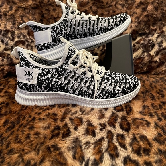 Kendall and Kylie workout sneakers - Picture 7 of 8